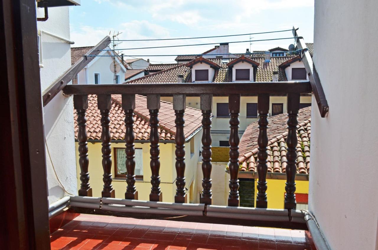 Apartamento El Corro: con parking en pleno centro de Comillas Exterior foto